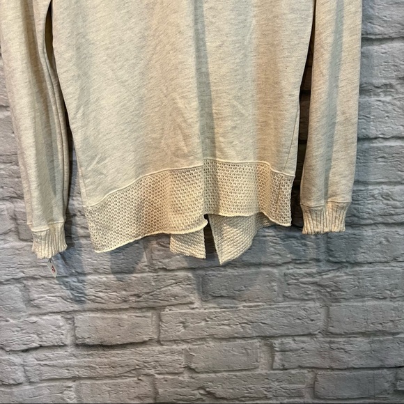 NWT Pete Collection Size Large Cream/Grey Knit Asymmetrical Long Sleeve V-Neck - Picture 14 of 16